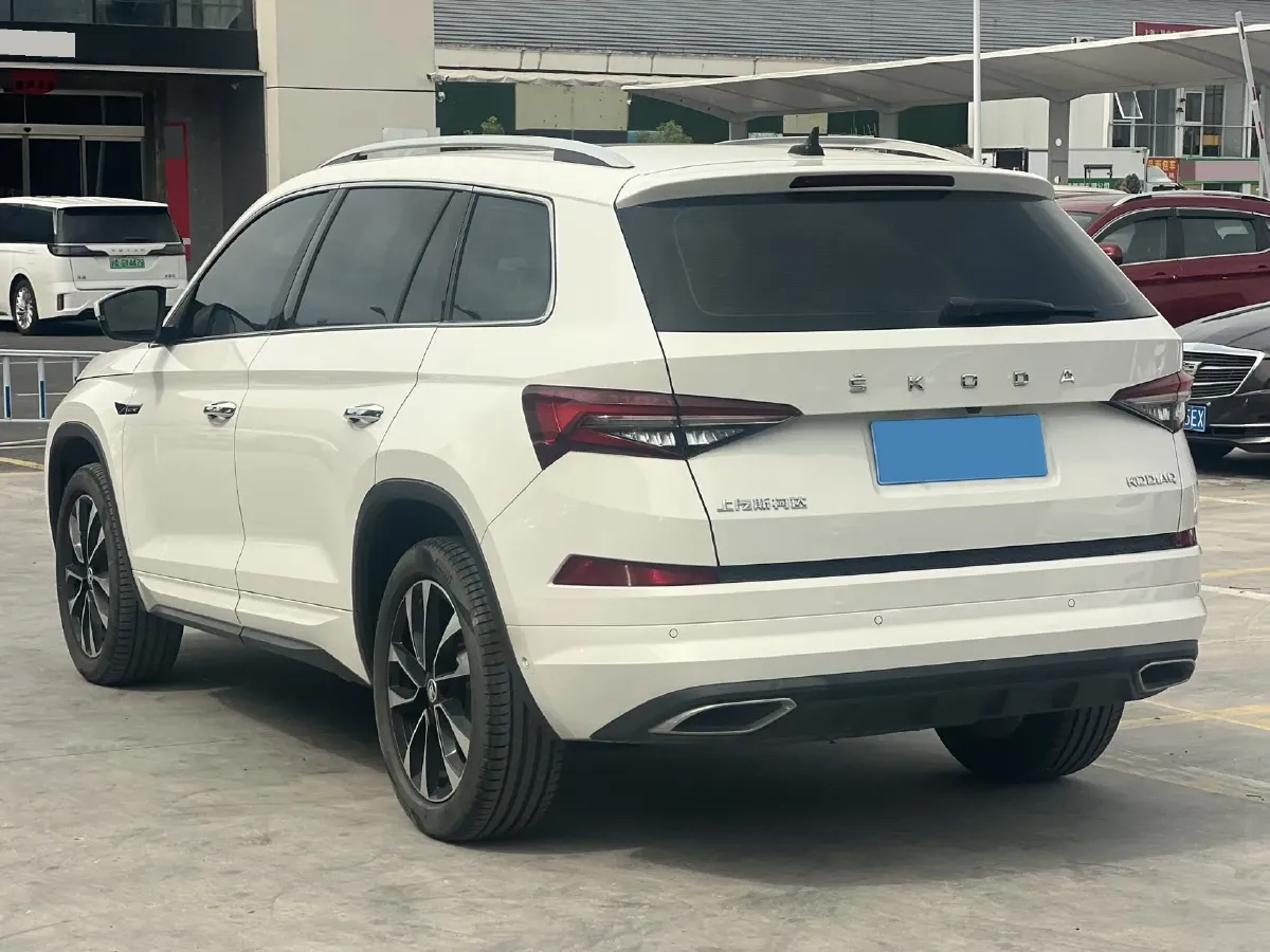 2023 Skoda Kodiak 2.0T 186HP L4 7DCT,autocango,china used car exporter,china ev exporter,chinese used car exporter,chinese used ev exporter
