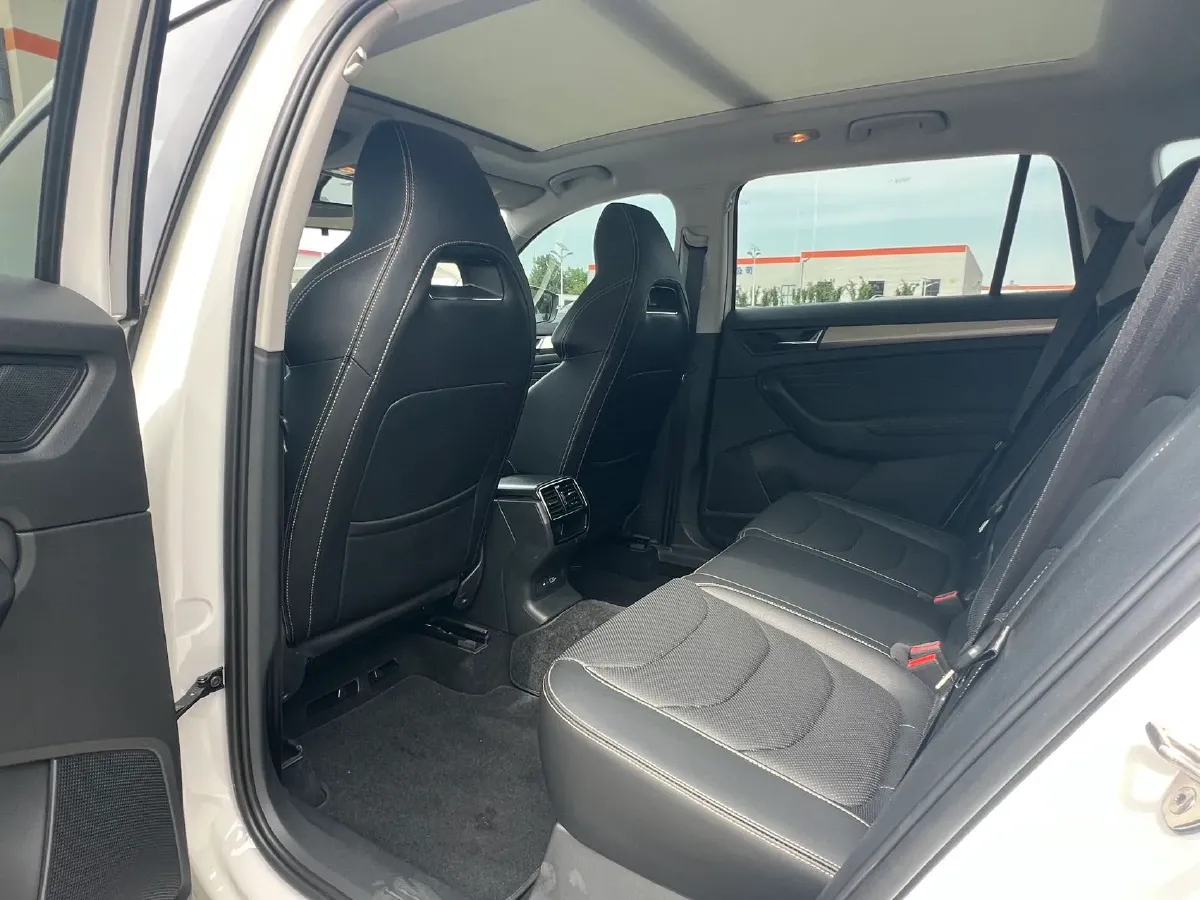 2023 Skoda Kodiak 2.0T 186HP L4 7DCT,autocango,china used car exporter,china ev exporter,chinese used car exporter,chinese used ev exporter