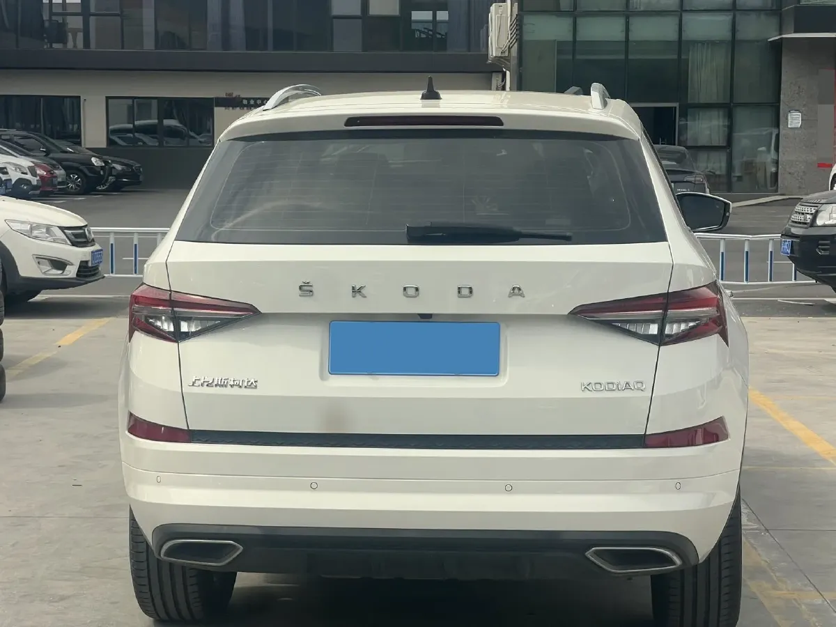 2023 Skoda Kodiak 2.0T 186HP L4 7DCT,autocango,china used car exporter,china ev exporter,chinese used car exporter,chinese used ev exporter