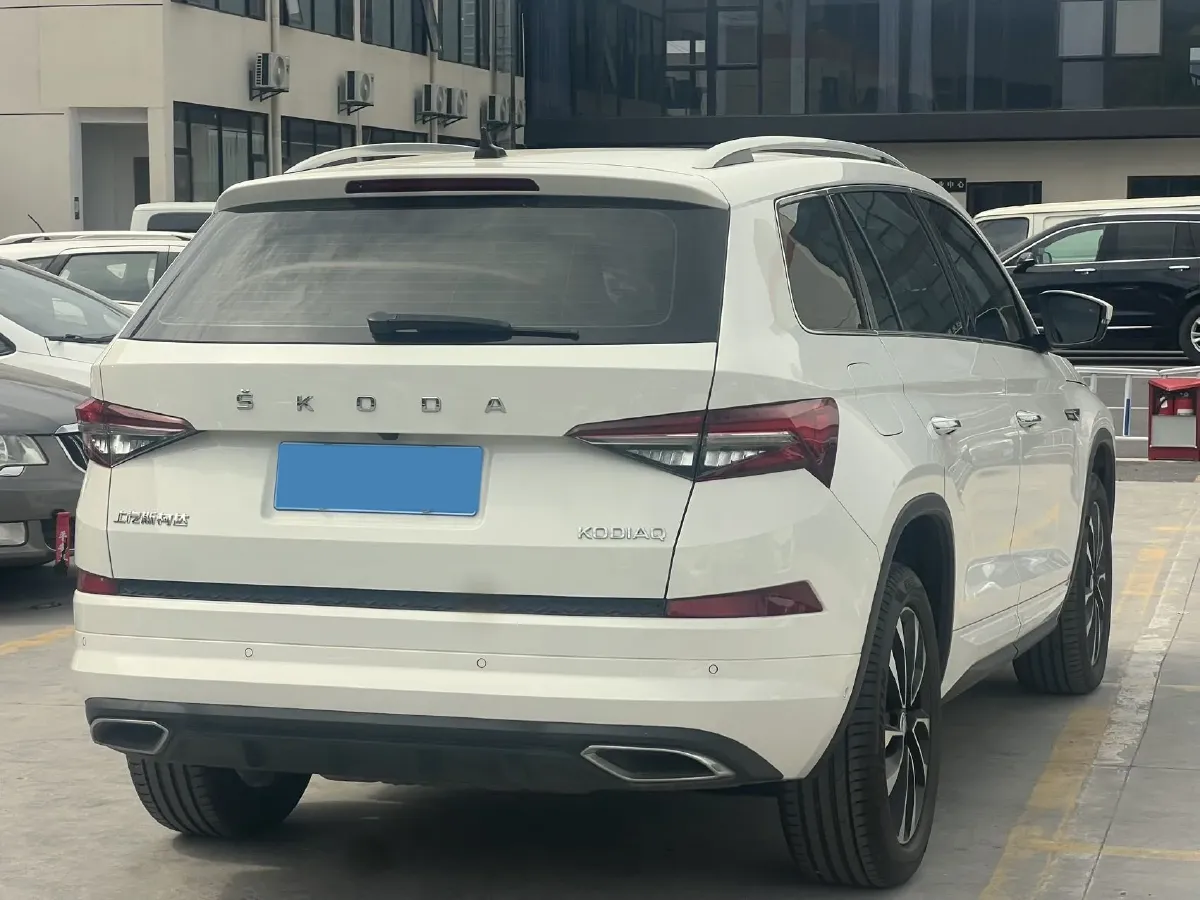 2023 Skoda Kodiak 2.0T 186HP L4 7DCT,autocango,china used car exporter,china ev exporter,chinese used car exporter,chinese used ev exporter