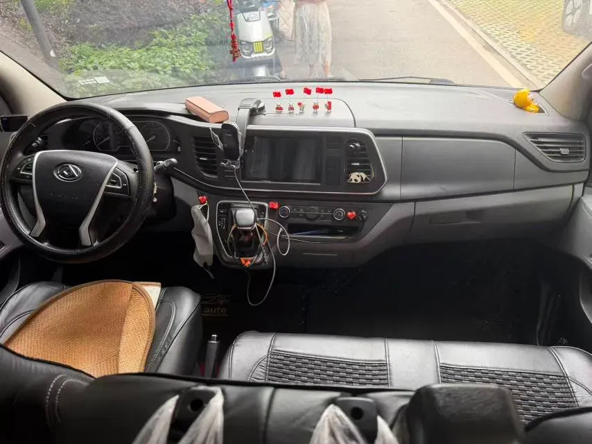 2021 MAXUS XinTu V80 2.0T 139HP L4 6MT,autocango,china used car exporter,china ev exporter,chinese used car exporter,chinese used ev exporter