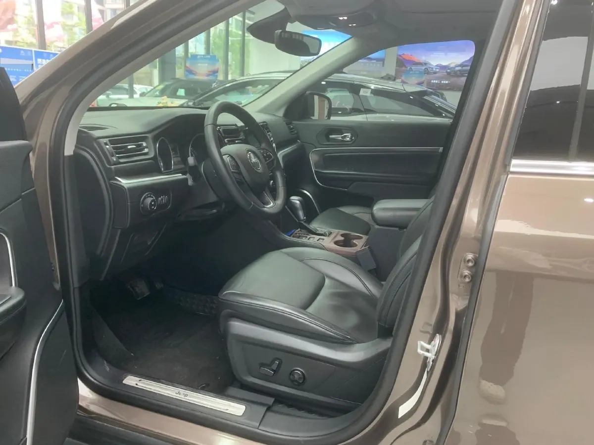 2018 Jeep Grand Commander 2.0T 265HP L4 9AT,autocango,china used car exporter,china ev exporter,chinese used car exporter,chinese used ev exporter