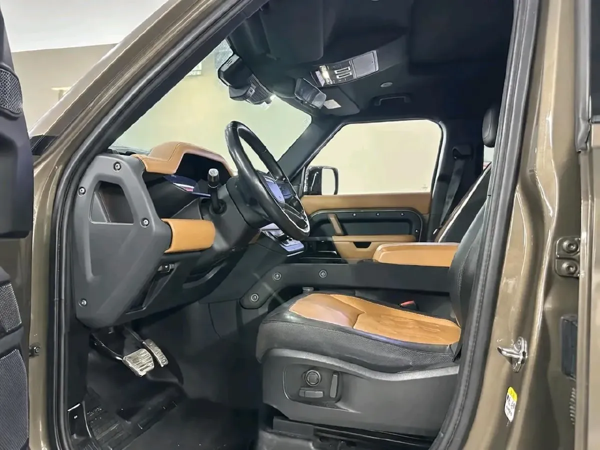 2022 Land Rover Defender 3.0T 400HP L6 8AT,autocango,china used car exporter,china ev exporter,chinese used car exporter,chinese used ev exporter