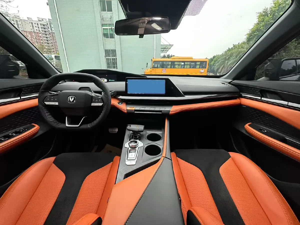 2024 ChangAn UNI-V 2.0T 233HP L4 8AT,autocango,china used car exporter,china ev exporter,chinese used car exporter,chinese used ev exporter