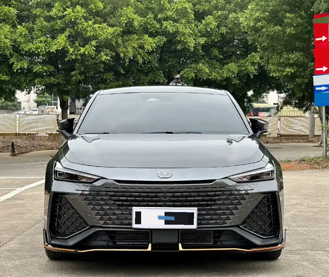 2024 ChangAn UNI-V 2.0T 233HP L4 8AT,autocango,china used car exporter,china ev exporter,chinese used car exporter,chinese used ev exporter