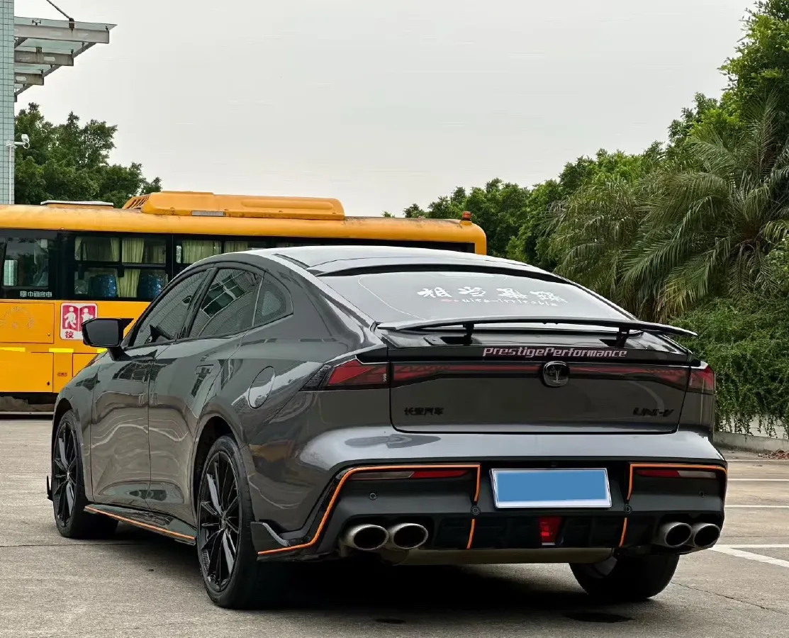 2024 ChangAn UNI-V 2.0T 233HP L4 8AT,autocango,china used car exporter,china ev exporter,chinese used car exporter,chinese used ev exporter