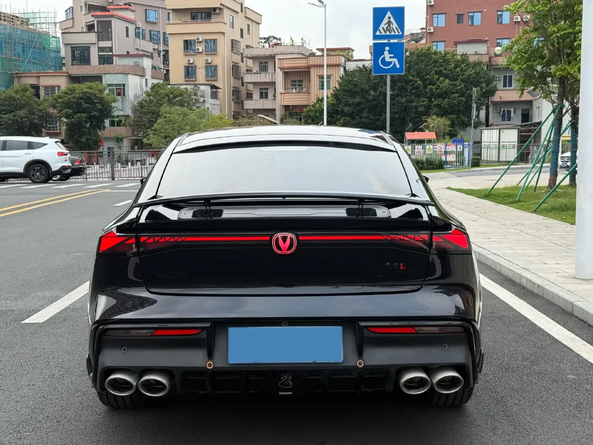 2022 ChangAn UNI-V 2.0T 233HP L4 8AT,autocango,china used car exporter,china ev exporter,chinese used car exporter,chinese used ev exporter