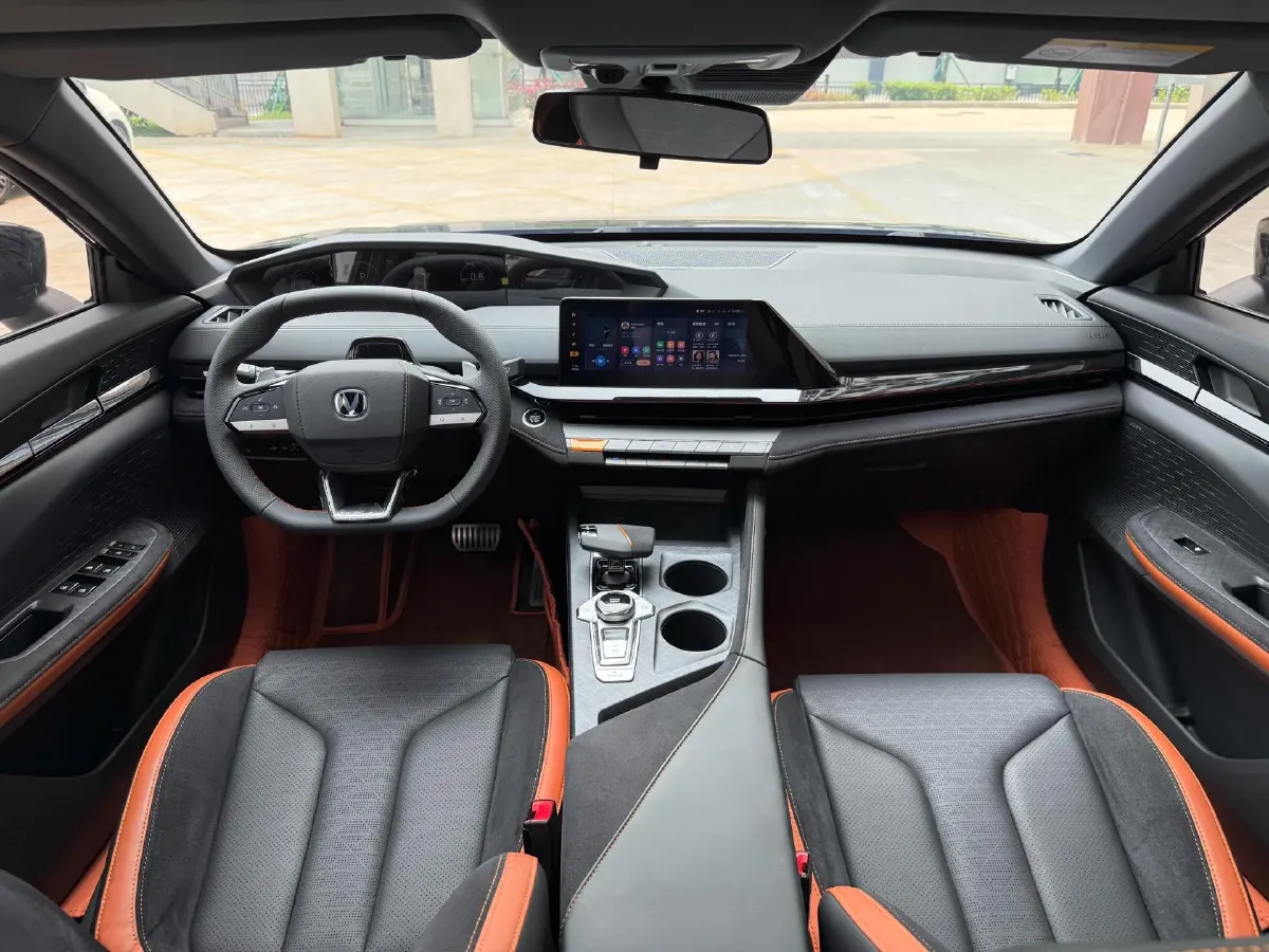 2022 ChangAn UNI-V 2.0T 233HP L4 8AT,autocango,china used car exporter,china ev exporter,chinese used car exporter,chinese used ev exporter