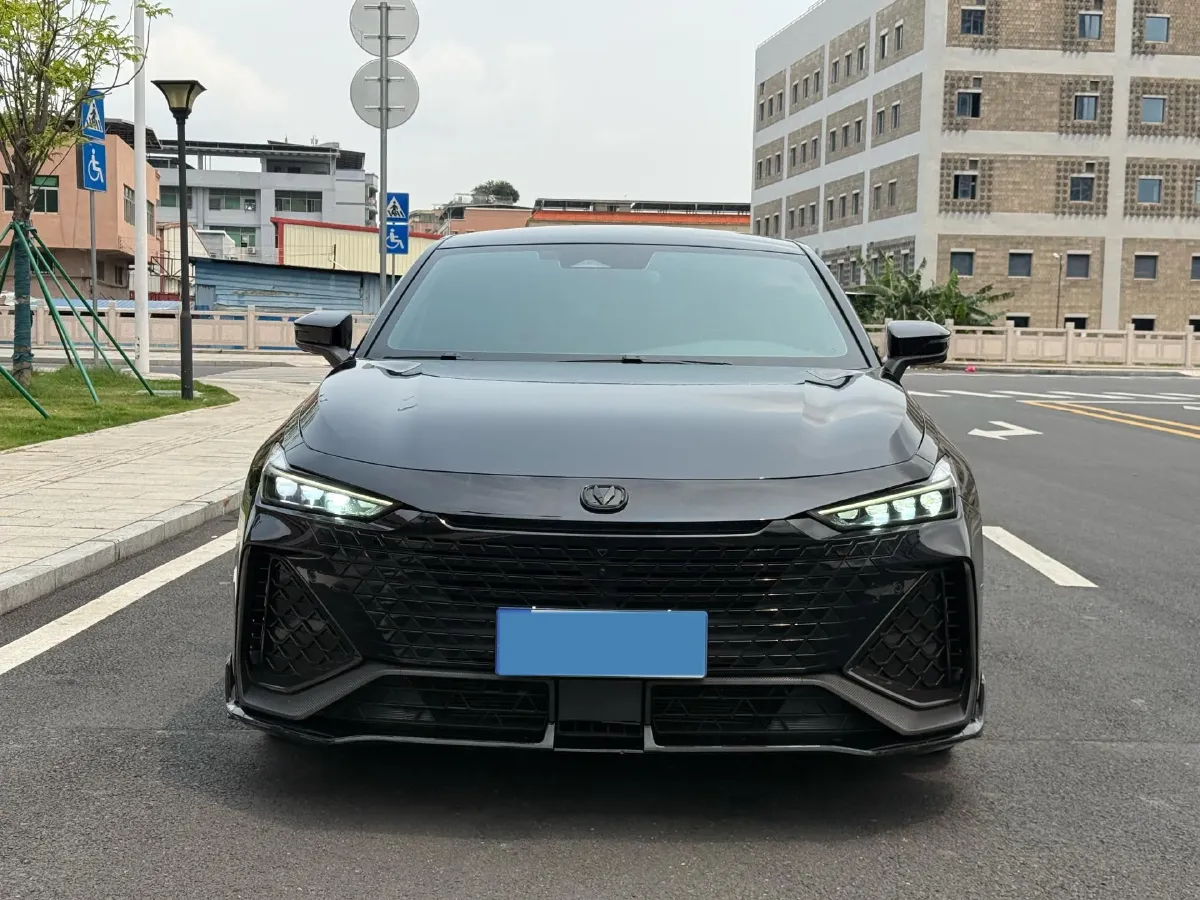 2022 ChangAn UNI-V 2.0T 233HP L4 8AT,autocango,china used car exporter,china ev exporter,chinese used car exporter,chinese used ev exporter