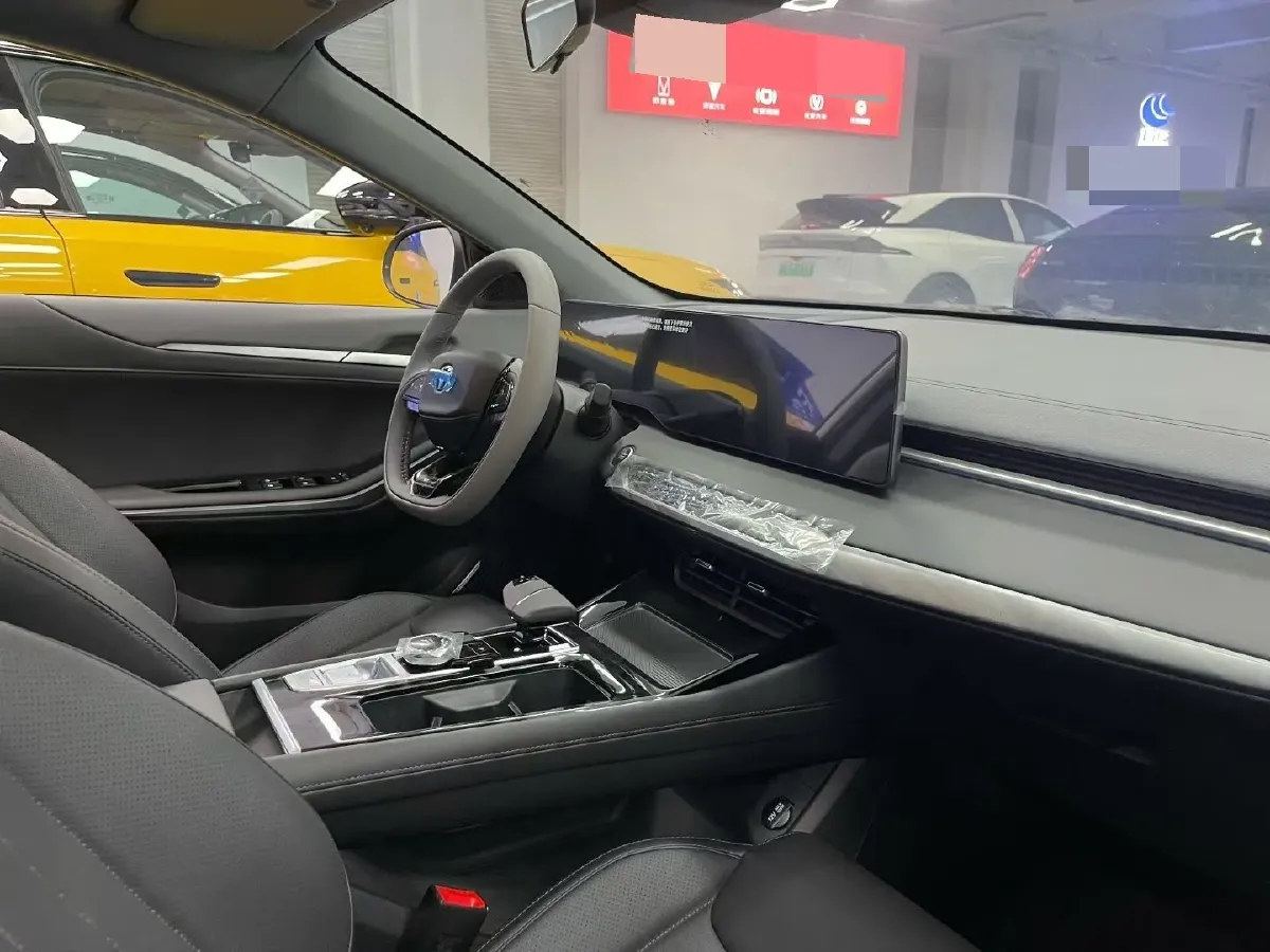 2023 ChangAn Raeton Plus 1.5T 188HP L4 7DCT,autocango,china used car exporter,china ev exporter,chinese used car exporter,chinese used ev exporter