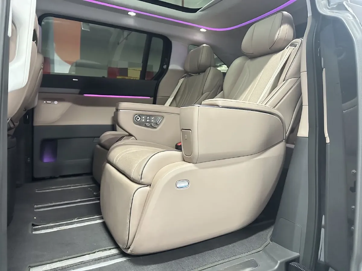 2025 Xpeng X9 BEV,autocango,china used car exporter,china ev exporter,chinese used car exporter,chinese used ev exporter