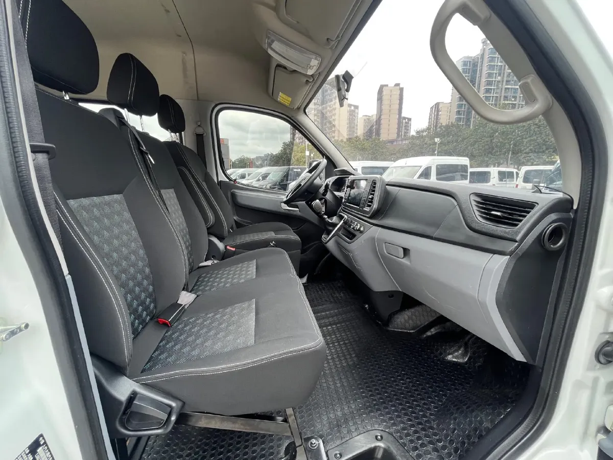 2021 MAXUS XinTu V80 2.0T 127HP L4 6MT,autocango,china used car exporter,china ev exporter,chinese used car exporter,chinese used ev exporter