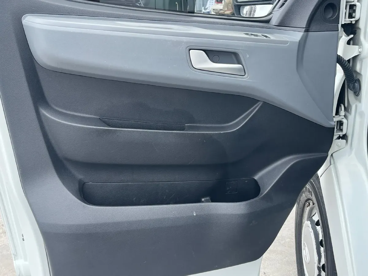 2021 MAXUS XinTu V80 2.0T 127HP L4 6MT,autocango,china used car exporter,china ev exporter,chinese used car exporter,chinese used ev exporter