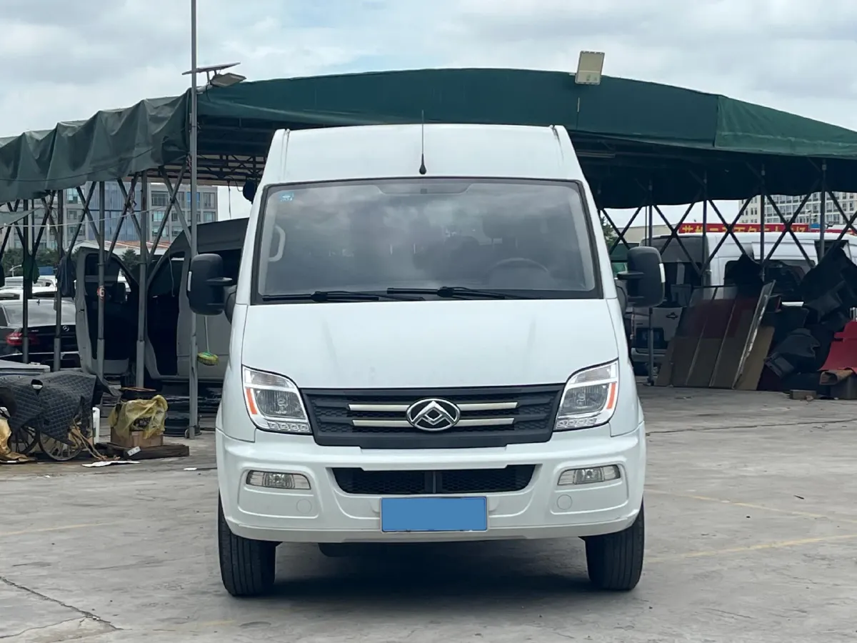 2021 MAXUS XinTu V80 2.0T 127HP L4 6MT,autocango,china used car exporter,china ev exporter,chinese used car exporter,chinese used ev exporter