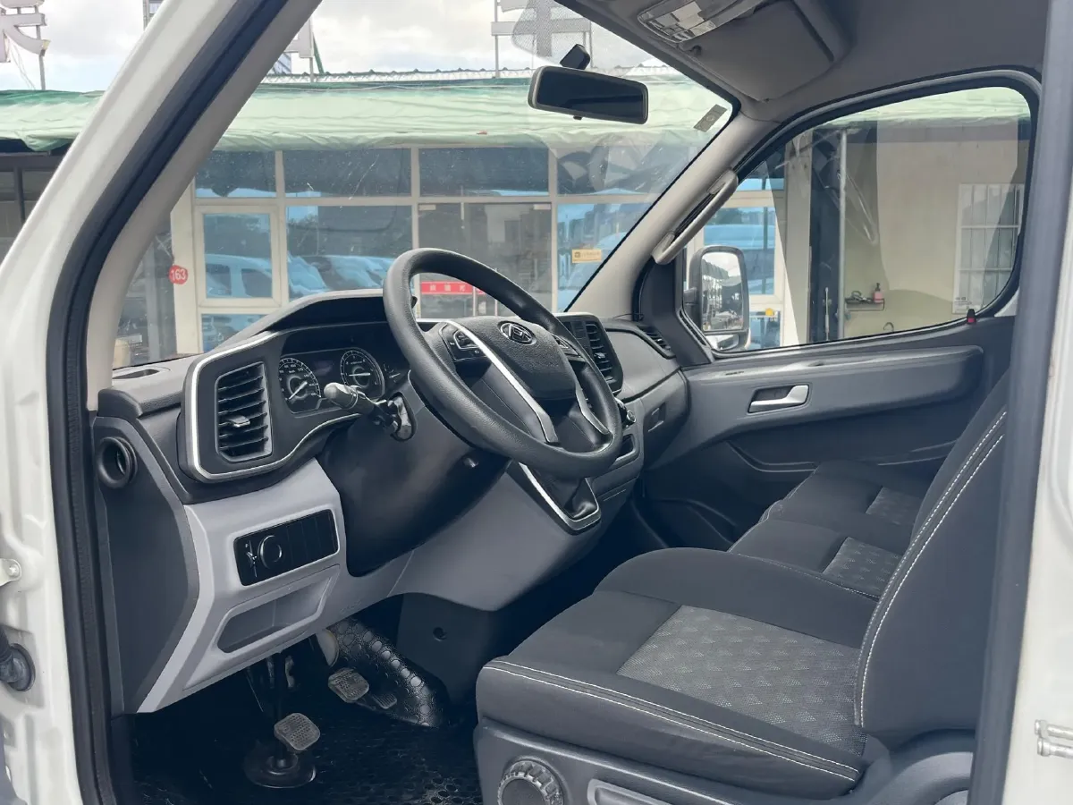 2021 MAXUS XinTu V80 2.0T 127HP L4 6MT,autocango,china used car exporter,china ev exporter,chinese used car exporter,chinese used ev exporter