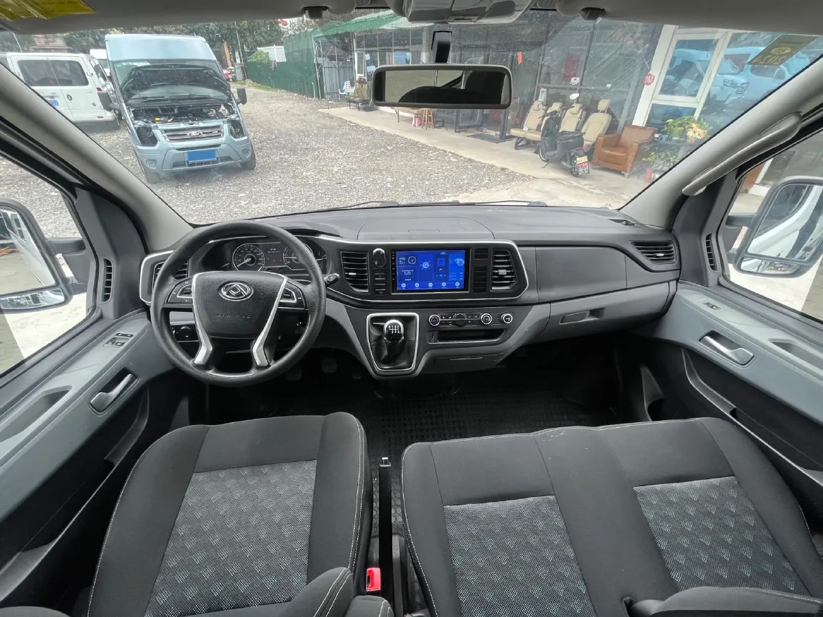 2021 MAXUS XinTu V80 2.0T 127HP L4 6MT,autocango,china used car exporter,china ev exporter,chinese used car exporter,chinese used ev exporter