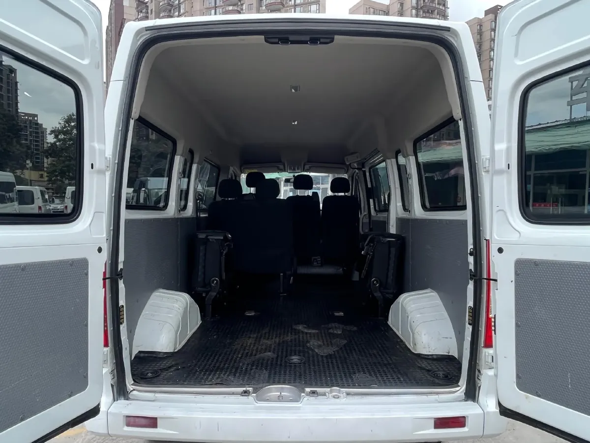 2021 MAXUS XinTu V80 2.0T 127HP L4 6MT,autocango,china used car exporter,china ev exporter,chinese used car exporter,chinese used ev exporter