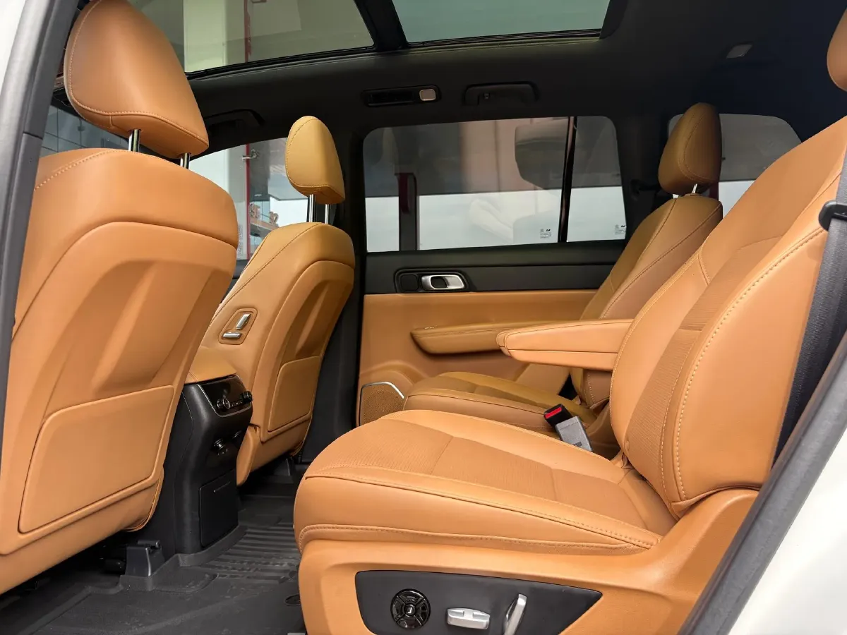 2021 Li ONE Range Extended 131HP REEV 40.5KWH,autocango,china used car exporter,china ev exporter,chinese used car exporter,chinese used ev exporter