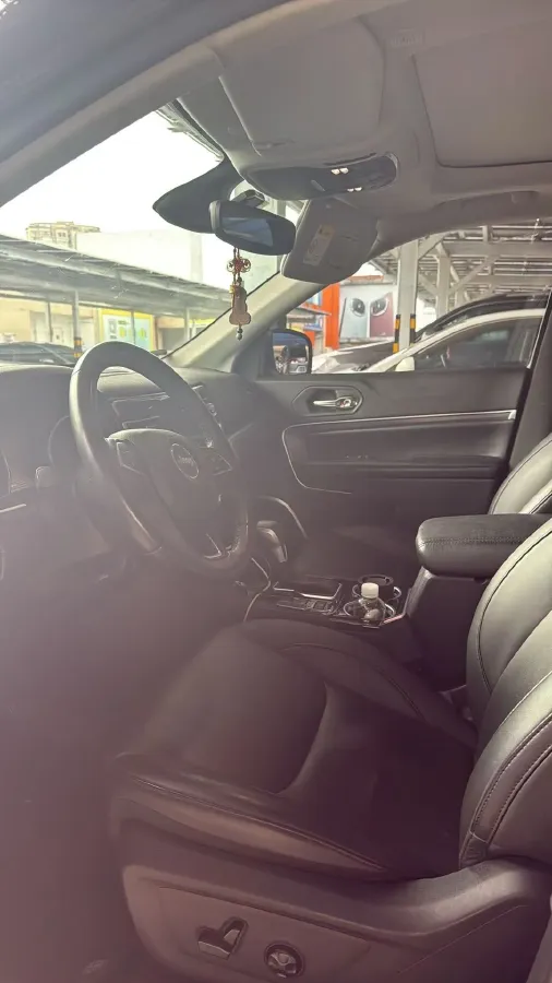 2018 Jeep Grand Commander 2.0T 265HP L4 9AT,autocango,china used car exporter,china ev exporter,chinese used car exporter,chinese used ev exporter