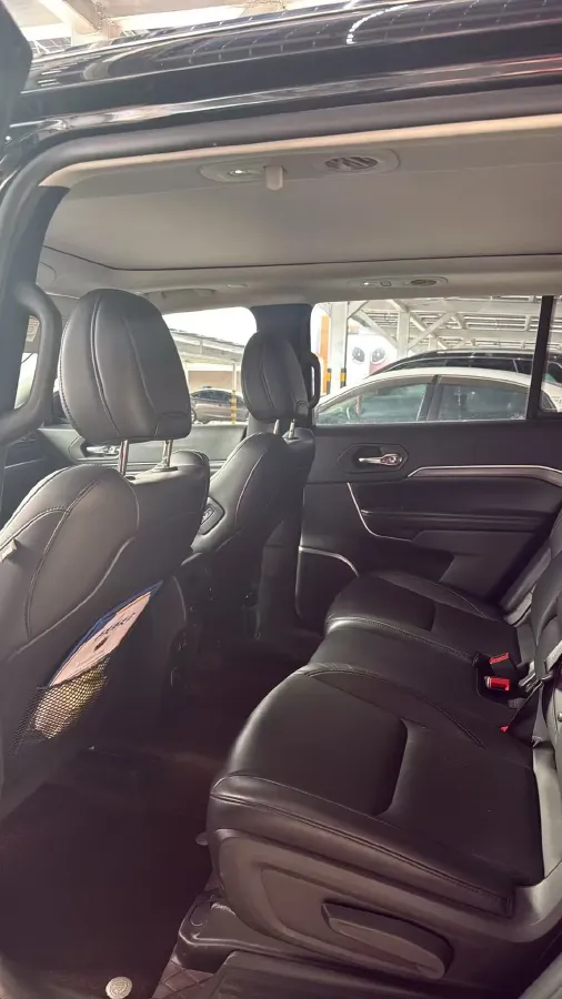 2018 Jeep Grand Commander 2.0T 265HP L4 9AT,autocango,china used car exporter,china ev exporter,chinese used car exporter,chinese used ev exporter