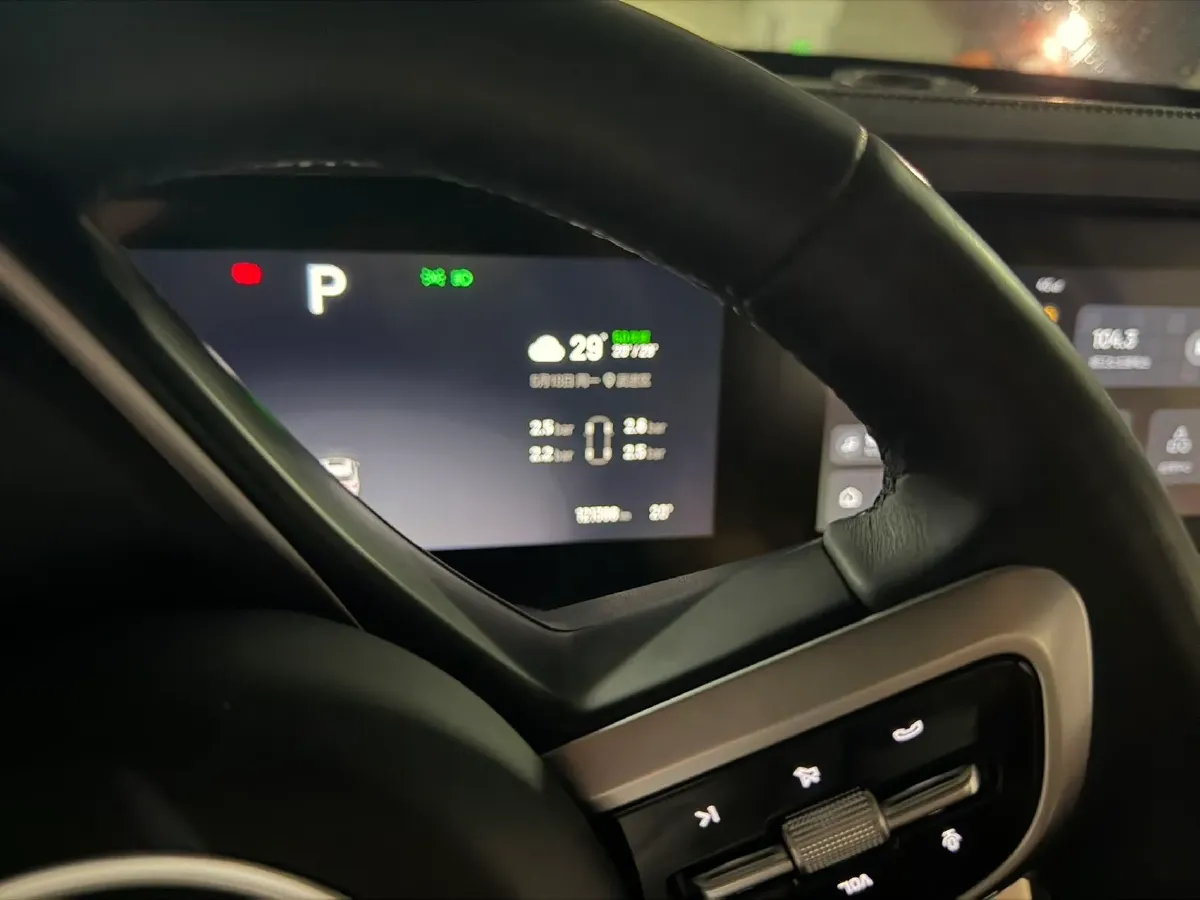 2021 Li ONE Range Extended 131HP REEV 40.5KWH,autocango,china used car exporter,china ev exporter,chinese used car exporter,chinese used ev exporter