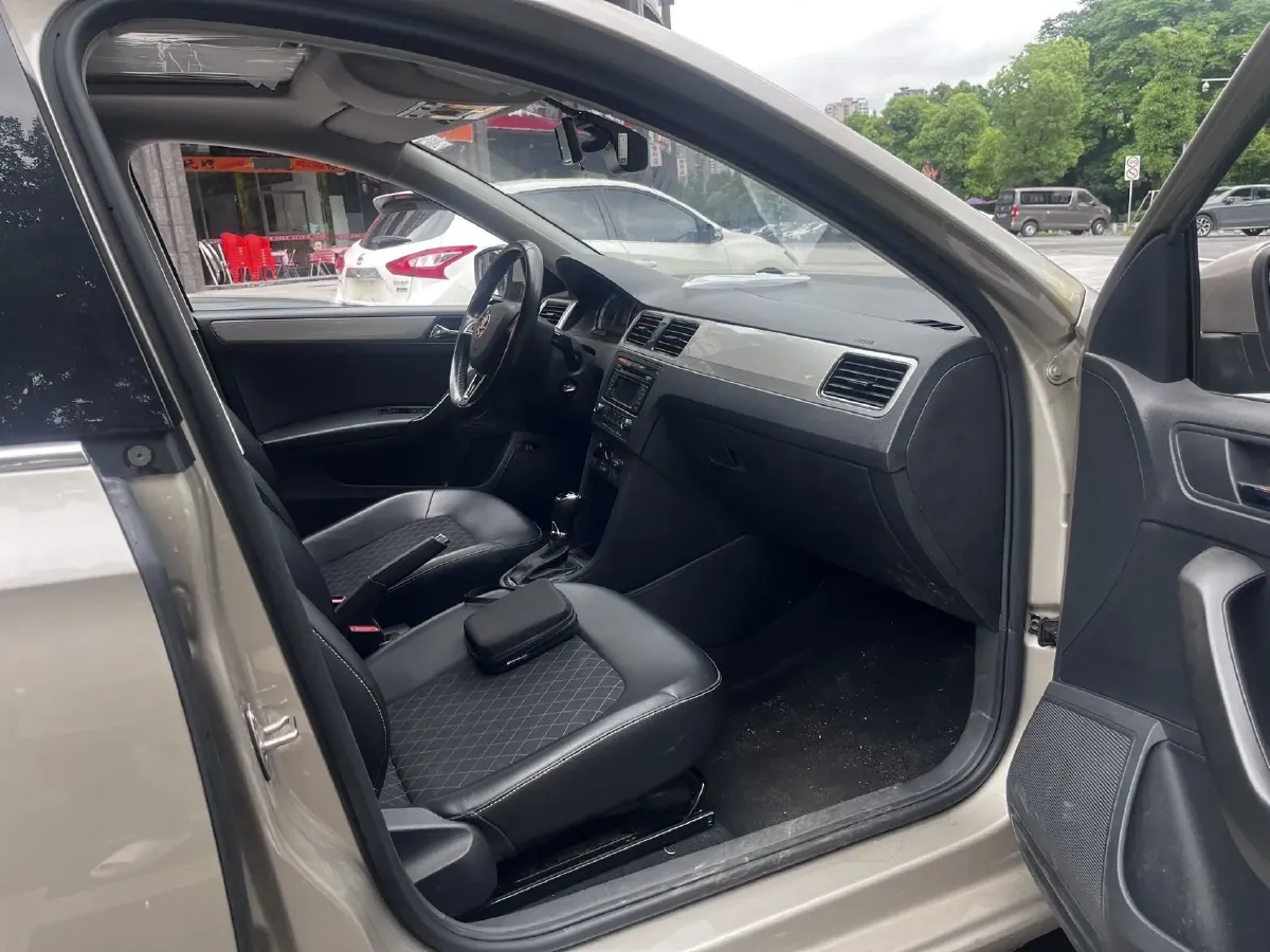 2019 SWM G01 1.5T 156HP L4 6AT,autocango,china used car exporter,china ev exporter,chinese used car exporter,chinese used ev exporter