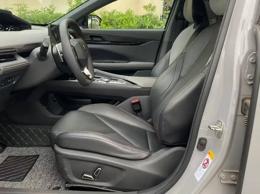 2022 ChangAn UNI-V 1.5T 188HP L4 7DCT,autocango,china used car exporter,china ev exporter,chinese used car exporter,chinese used ev exporter