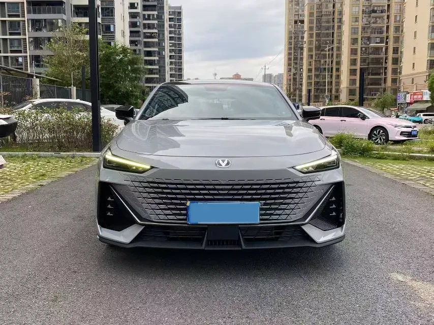 2022 ChangAn UNI-V 1.5T 188HP L4 7DCT,autocango,china used car exporter,china ev exporter,chinese used car exporter,chinese used ev exporter