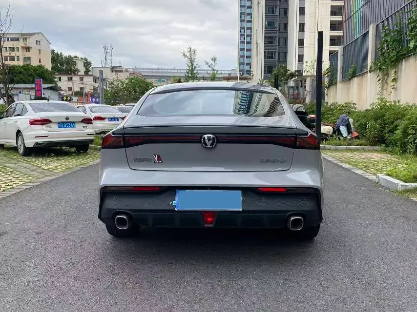 2022 ChangAn UNI-V 1.5T 188HP L4 7DCT,autocango,china used car exporter,china ev exporter,chinese used car exporter,chinese used ev exporter