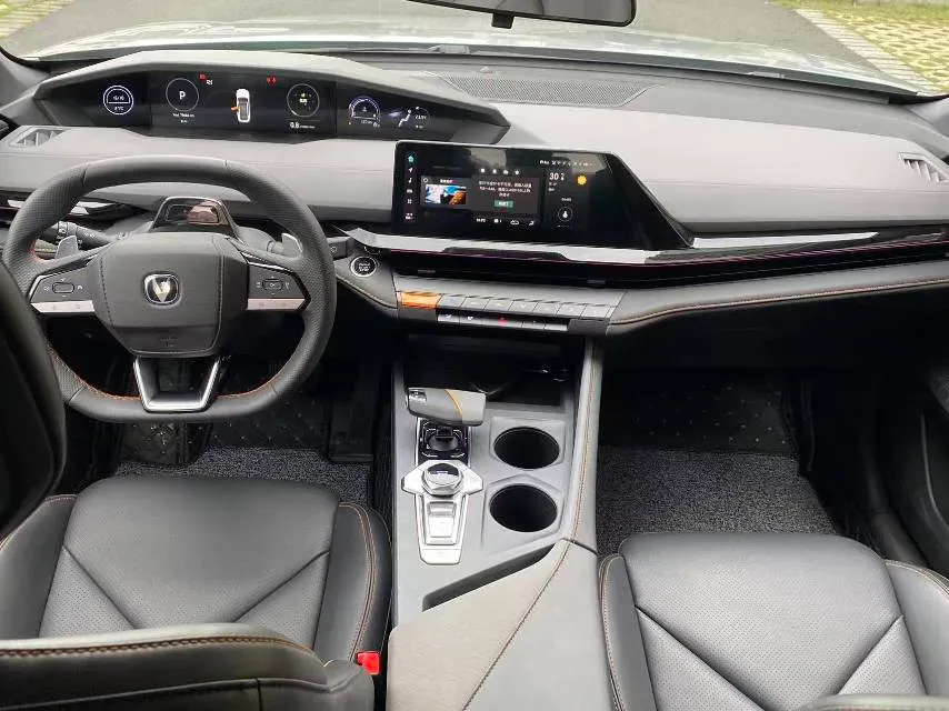 2022 ChangAn UNI-V 1.5T 188HP L4 7DCT,autocango,china used car exporter,china ev exporter,chinese used car exporter,chinese used ev exporter