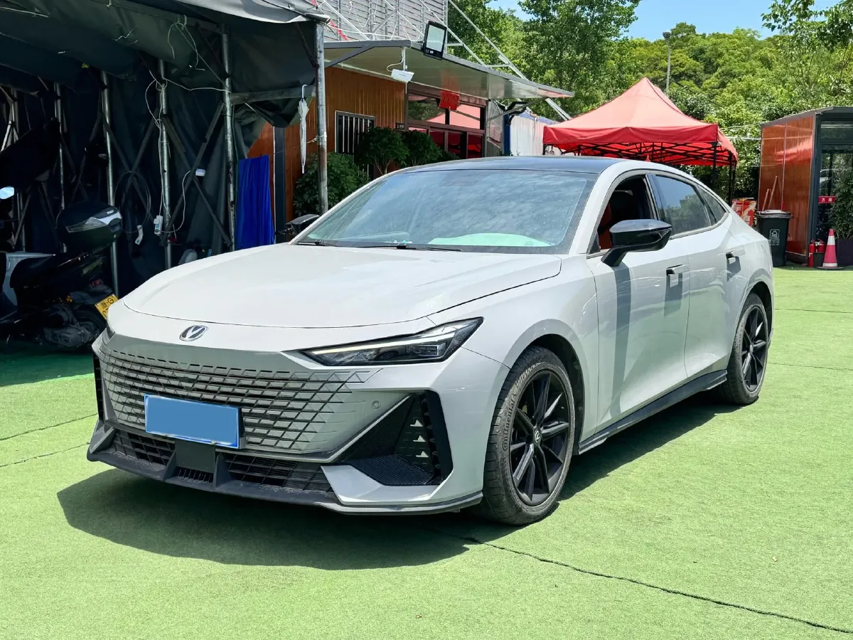 2022 ChangAn UNI-V 1.5T 188HP L4 7DCT,autocango,china used car exporter,china ev exporter,chinese used car exporter,chinese used ev exporter