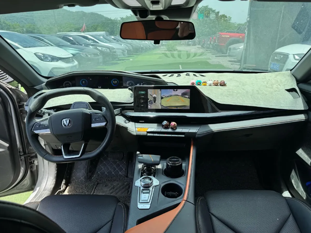 2022 ChangAn UNI-V 1.5T 188HP L4 7DCT,autocango,china used car exporter,china ev exporter,chinese used car exporter,chinese used ev exporter