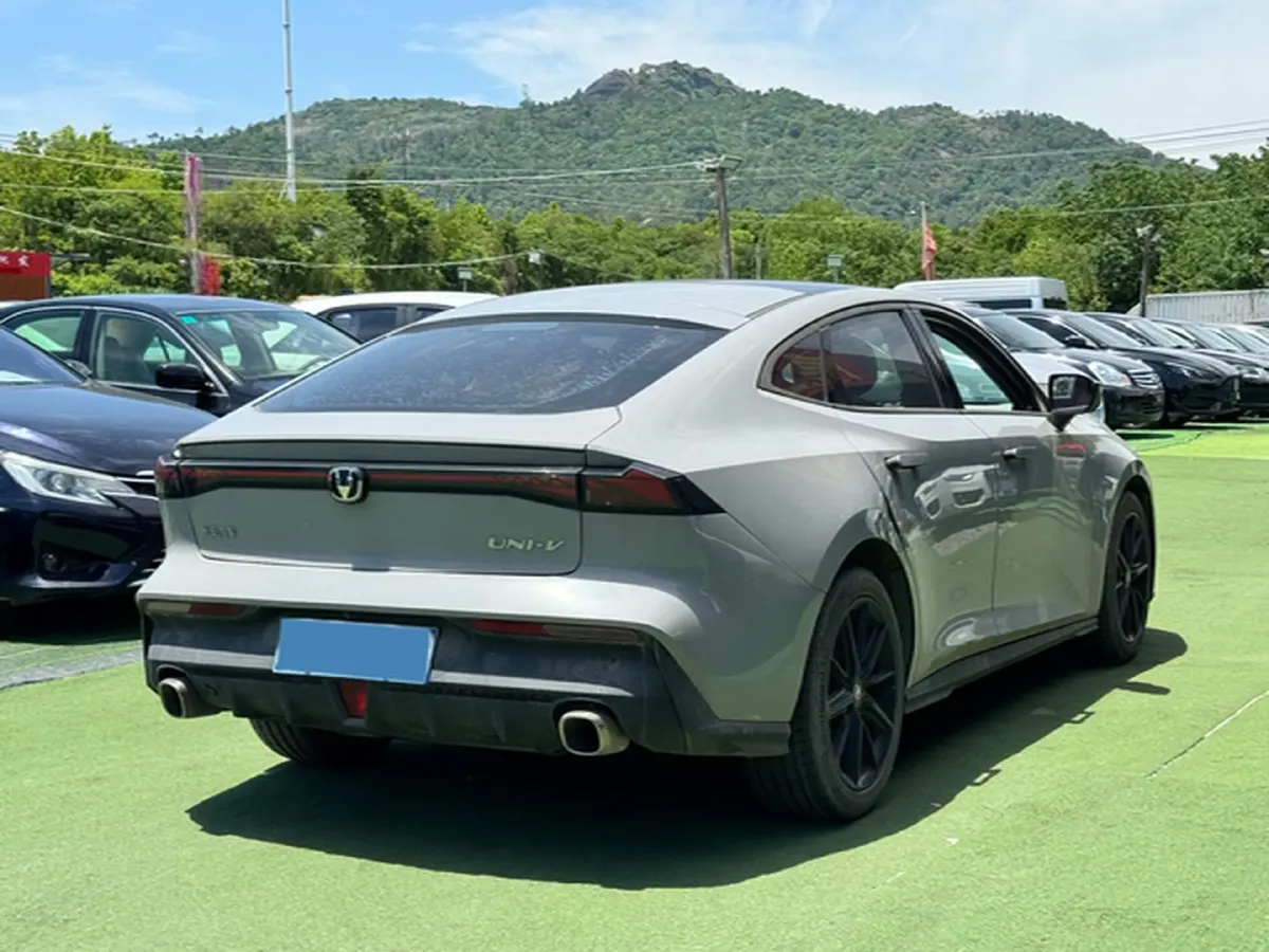 2022 ChangAn UNI-V 1.5T 188HP L4 7DCT,autocango,china used car exporter,china ev exporter,chinese used car exporter,chinese used ev exporter