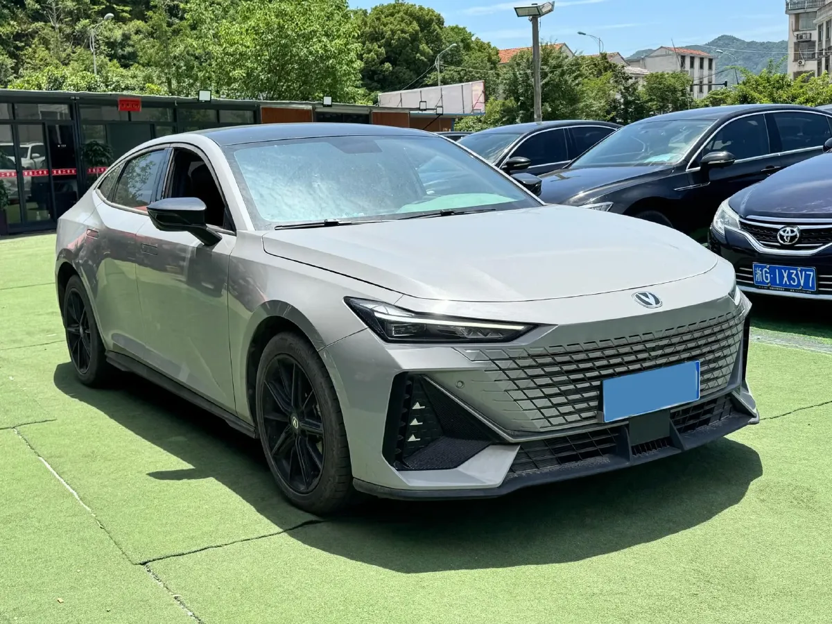 2022 ChangAn UNI-V 1.5T 188HP L4 7DCT,autocango,china used car exporter,china ev exporter,chinese used car exporter,chinese used ev exporter