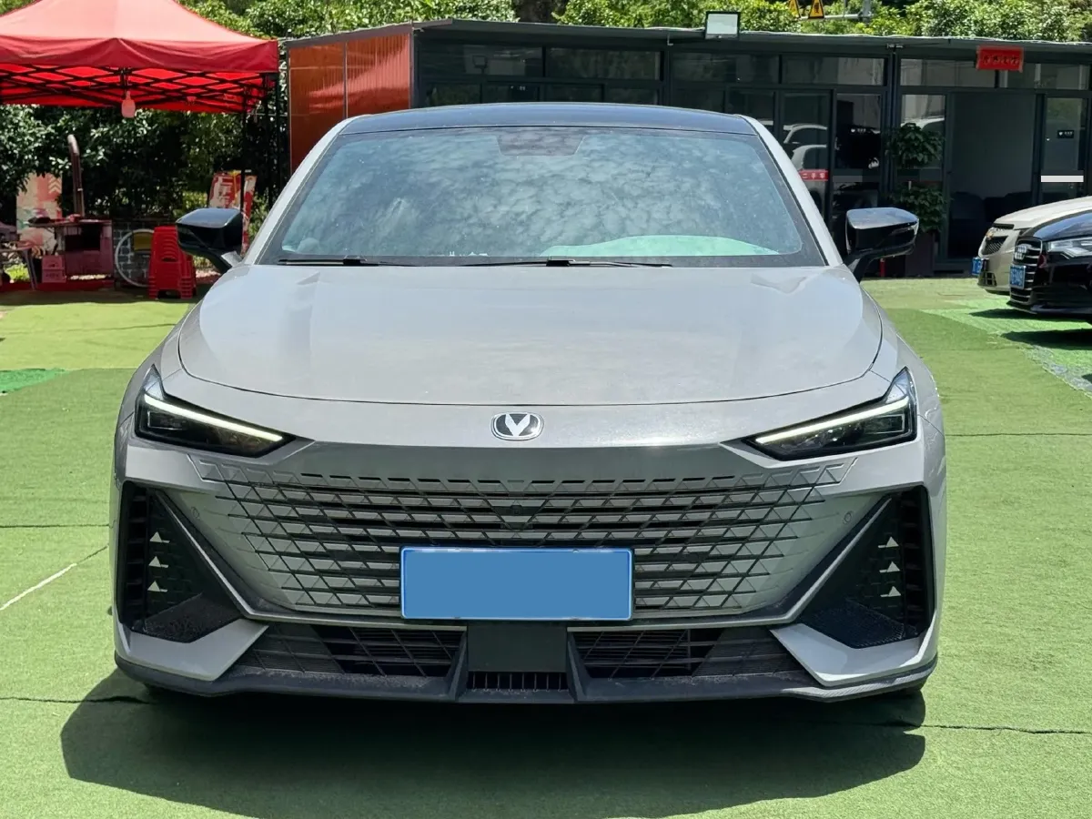 2022 ChangAn UNI-V 1.5T 188HP L4 7DCT,autocango,china used car exporter,china ev exporter,chinese used car exporter,chinese used ev exporter