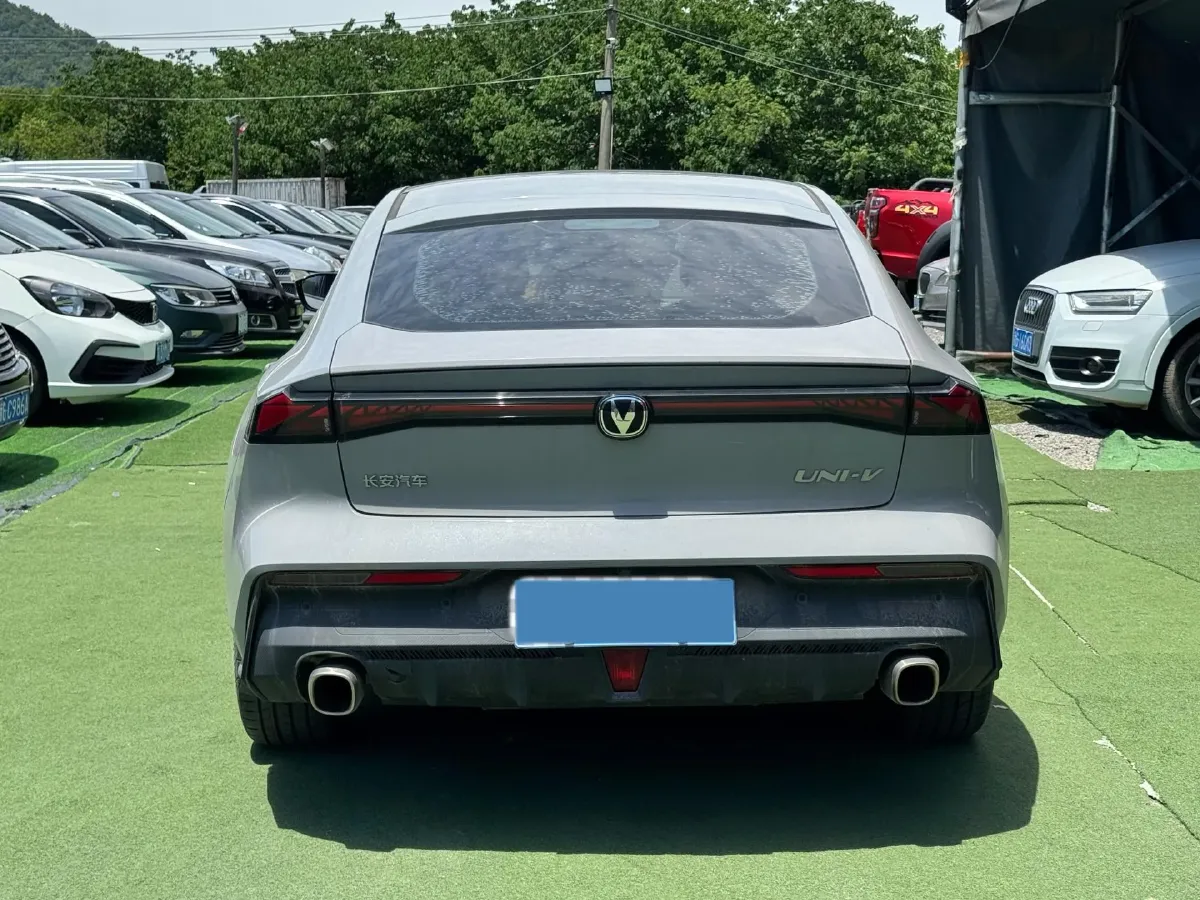 2022 ChangAn UNI-V 1.5T 188HP L4 7DCT,autocango,china used car exporter,china ev exporter,chinese used car exporter,chinese used ev exporter