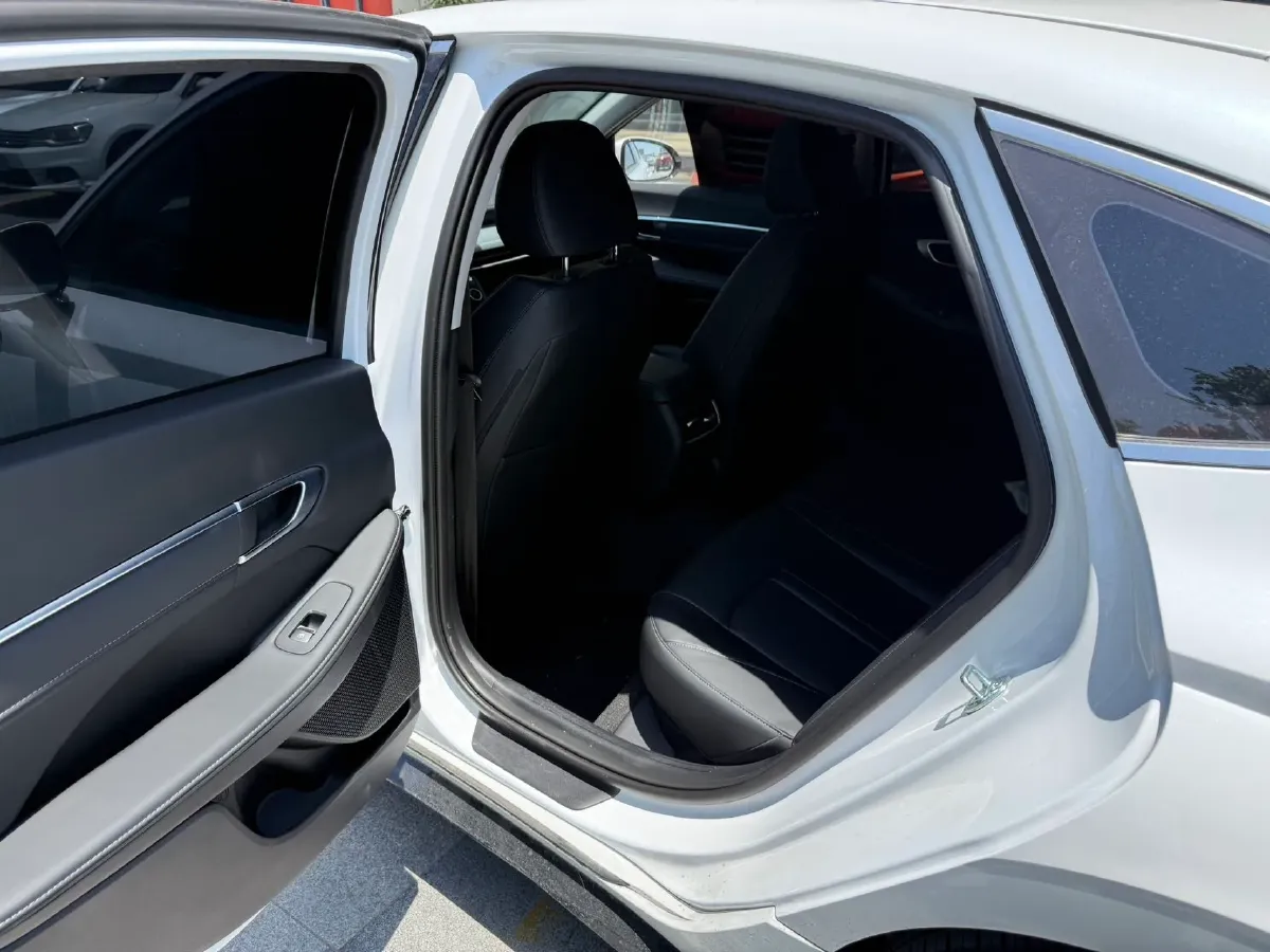 2024 Hyundai Sonata 1.5T 170HP L4 8AT,autocango,china used car exporter,china ev exporter,chinese used car exporter,chinese used ev exporter
