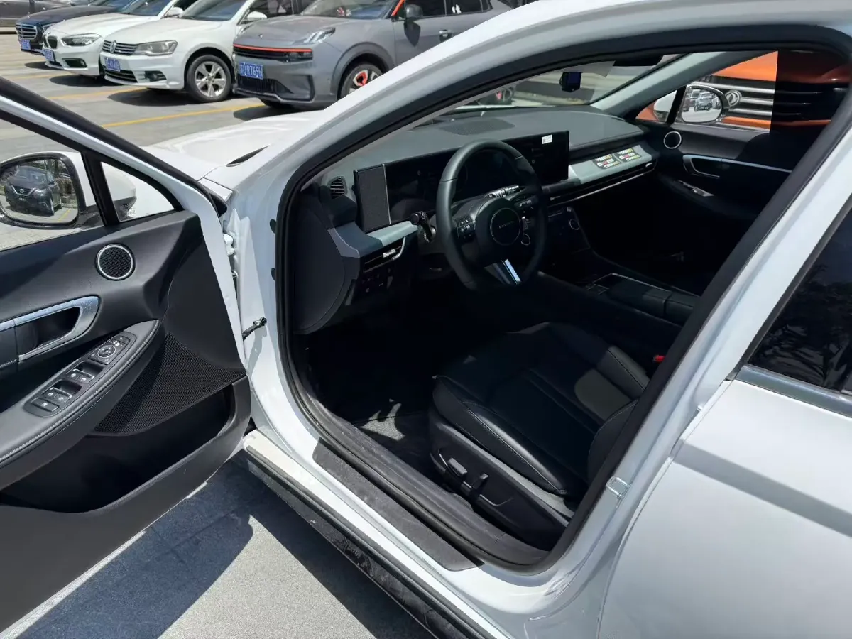 2024 Hyundai Sonata 1.5T 170HP L4 8AT,autocango,china used car exporter,china ev exporter,chinese used car exporter,chinese used ev exporter