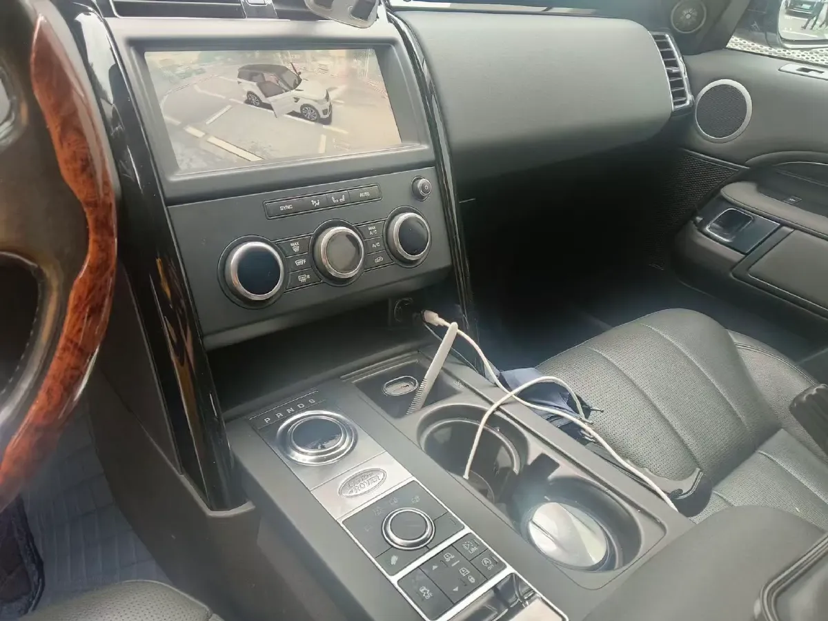 2018 Land Rover Discovery 2.0T 300HP L4 8AT,autocango,china used car exporter,china ev exporter,chinese used car exporter,chinese used ev exporter