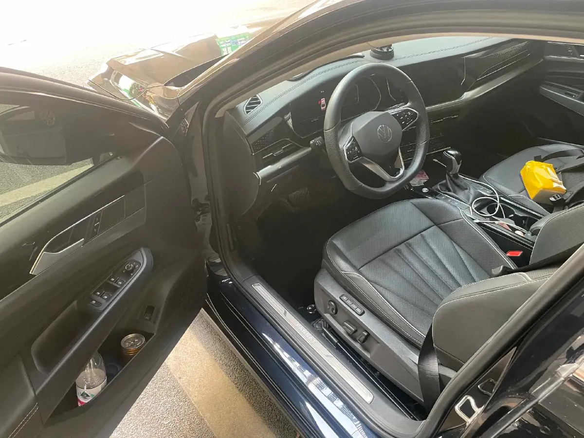 2024 Volkswagen Passat 2.0T 220HP L4 7DCT,autocango,china used car exporter,china ev exporter,chinese used car exporter,chinese used ev exporter