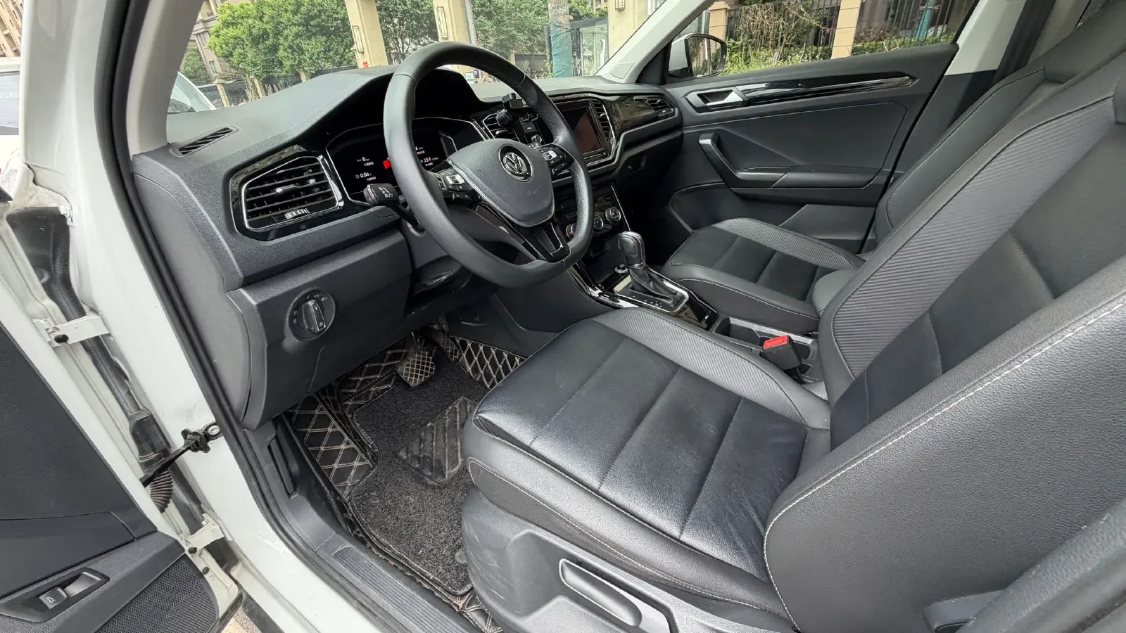 2020 Volkswagen T-Roc 1.4T 150HP L4 7DCT,autocango,china used car exporter,china ev exporter,chinese used car exporter,chinese used ev exporter