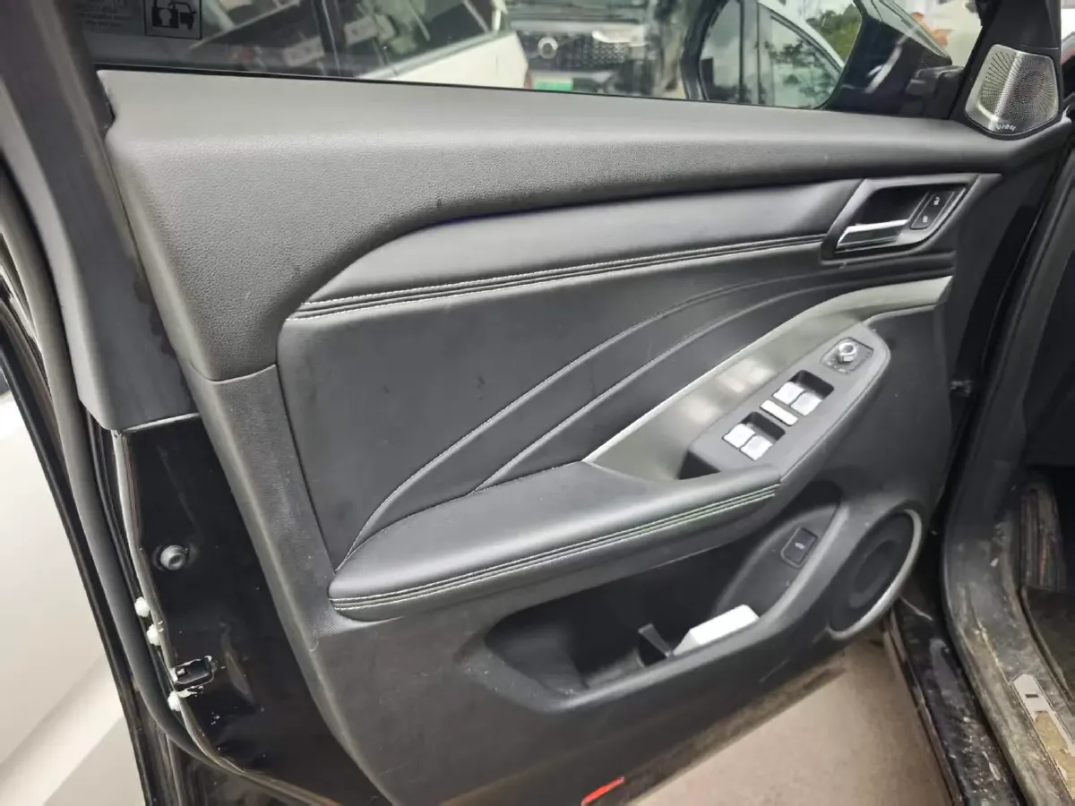 2020 WEY VV6 2.0T 227HP L4 7DCT,autocango,china used car exporter,china ev exporter,chinese used car exporter,chinese used ev exporter