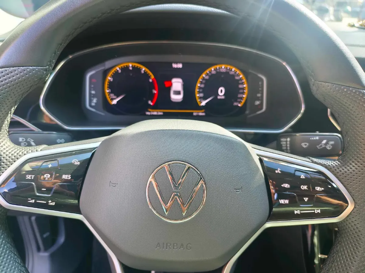 2024 Volkswagen Passat 2.0T 220HP L4 7DCT,autocango,china used car exporter,china ev exporter,chinese used car exporter,chinese used ev exporter