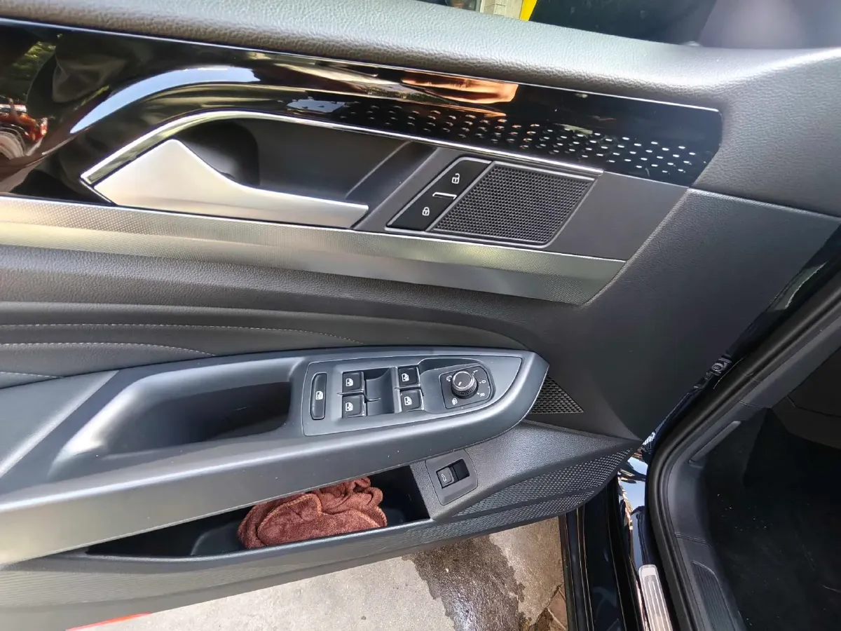 2024 Volkswagen Passat 2.0T 220HP L4 7DCT,autocango,china used car exporter,china ev exporter,chinese used car exporter,chinese used ev exporter