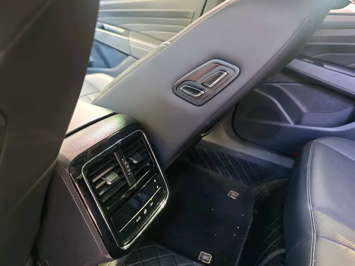 2024 Volkswagen Passat 2.0T 220HP L4 7DCT,autocango,china used car exporter,china ev exporter,chinese used car exporter,chinese used ev exporter