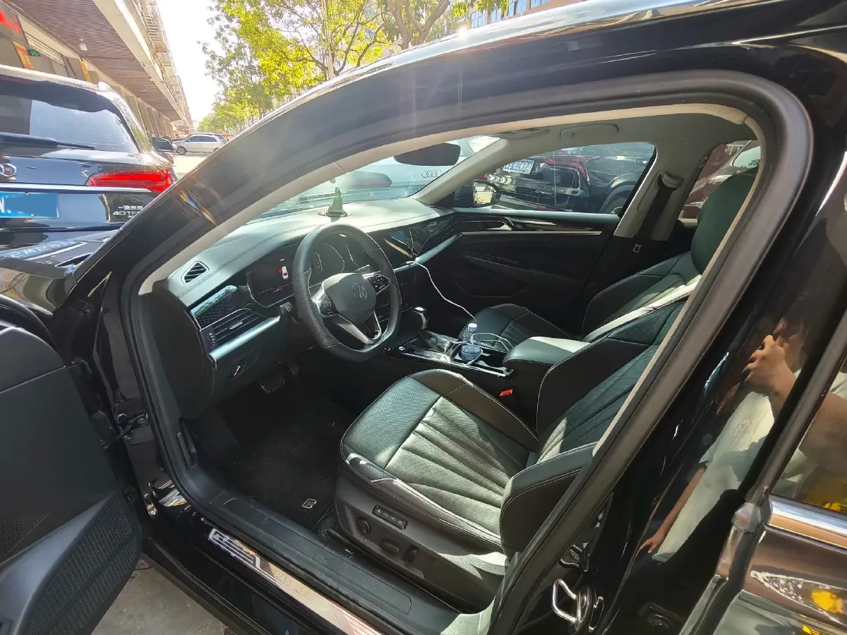 2024 Volkswagen Passat 2.0T 220HP L4 7DCT,autocango,china used car exporter,china ev exporter,chinese used car exporter,chinese used ev exporter