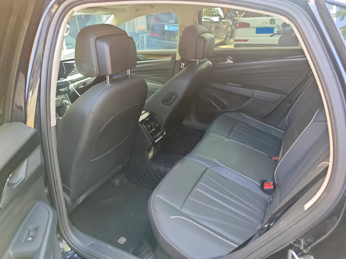 2024 Volkswagen Passat 2.0T 220HP L4 7DCT,autocango,china used car exporter,china ev exporter,chinese used car exporter,chinese used ev exporter
