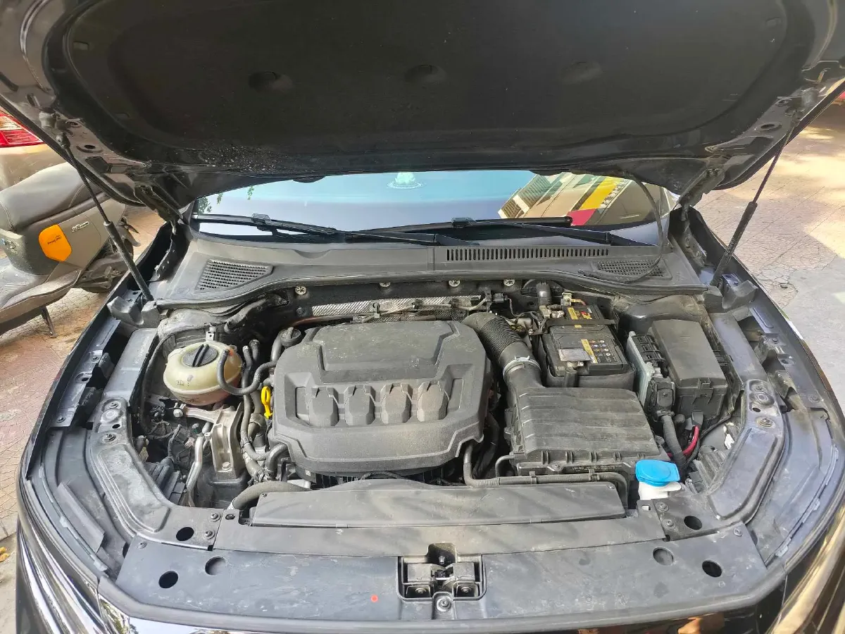 2024 Volkswagen Passat 2.0T 220HP L4 7DCT,autocango,china used car exporter,china ev exporter,chinese used car exporter,chinese used ev exporter