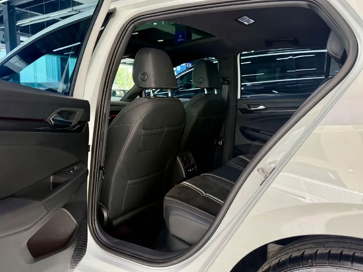 2023 Volkswagen Golf 1.4T 150HP L4 7DCT,autocango,china used car exporter,china ev exporter,chinese used car exporter,chinese used ev exporter