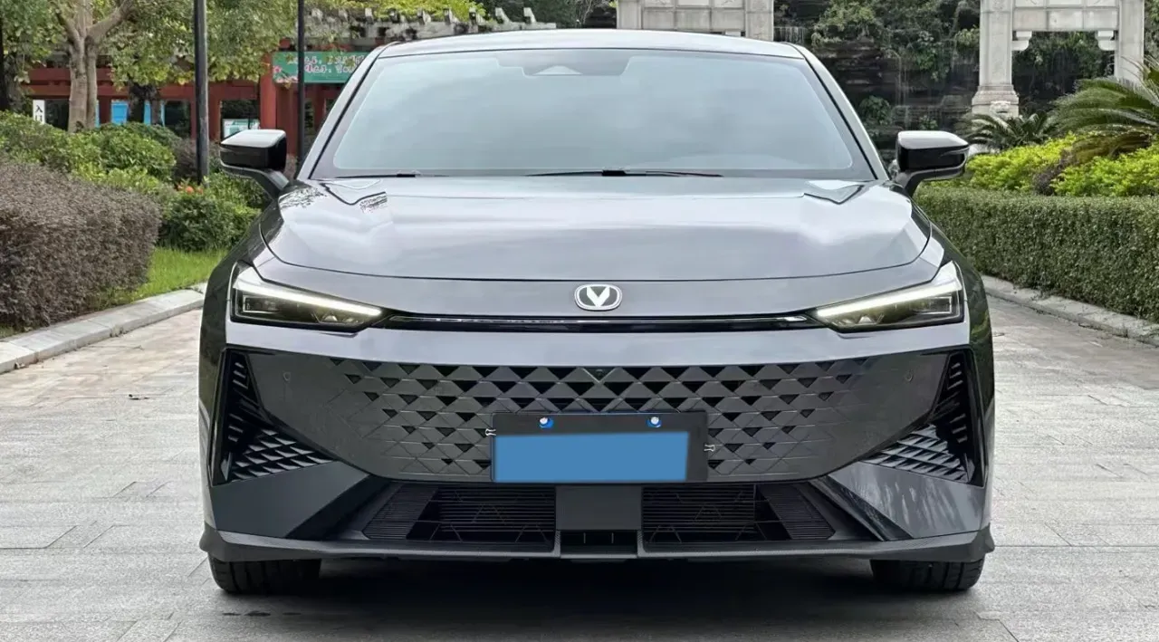 2024 ChangAn UNI-V 1.5T 188HP L4 7DCT,autocango,china used car exporter,china ev exporter,chinese used car exporter,chinese used ev exporter